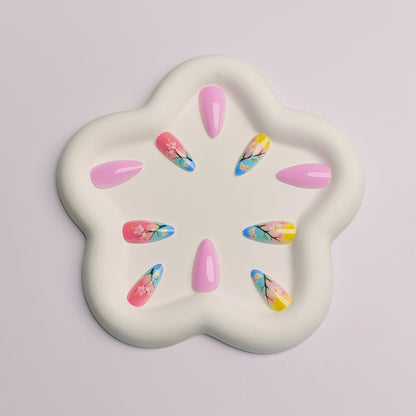 Floral Blossom-Themed Nail Art Acalora