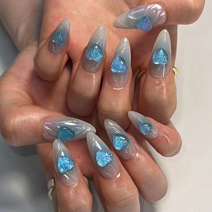 Artificial nails with romantic heart design and fine accents Acalora