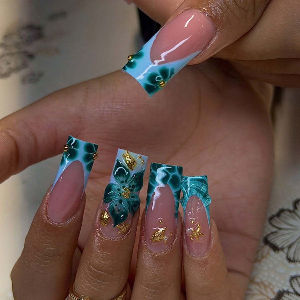 Artistic Acrylic Press-On Nail Set with Floral and Gold Elements Acalora