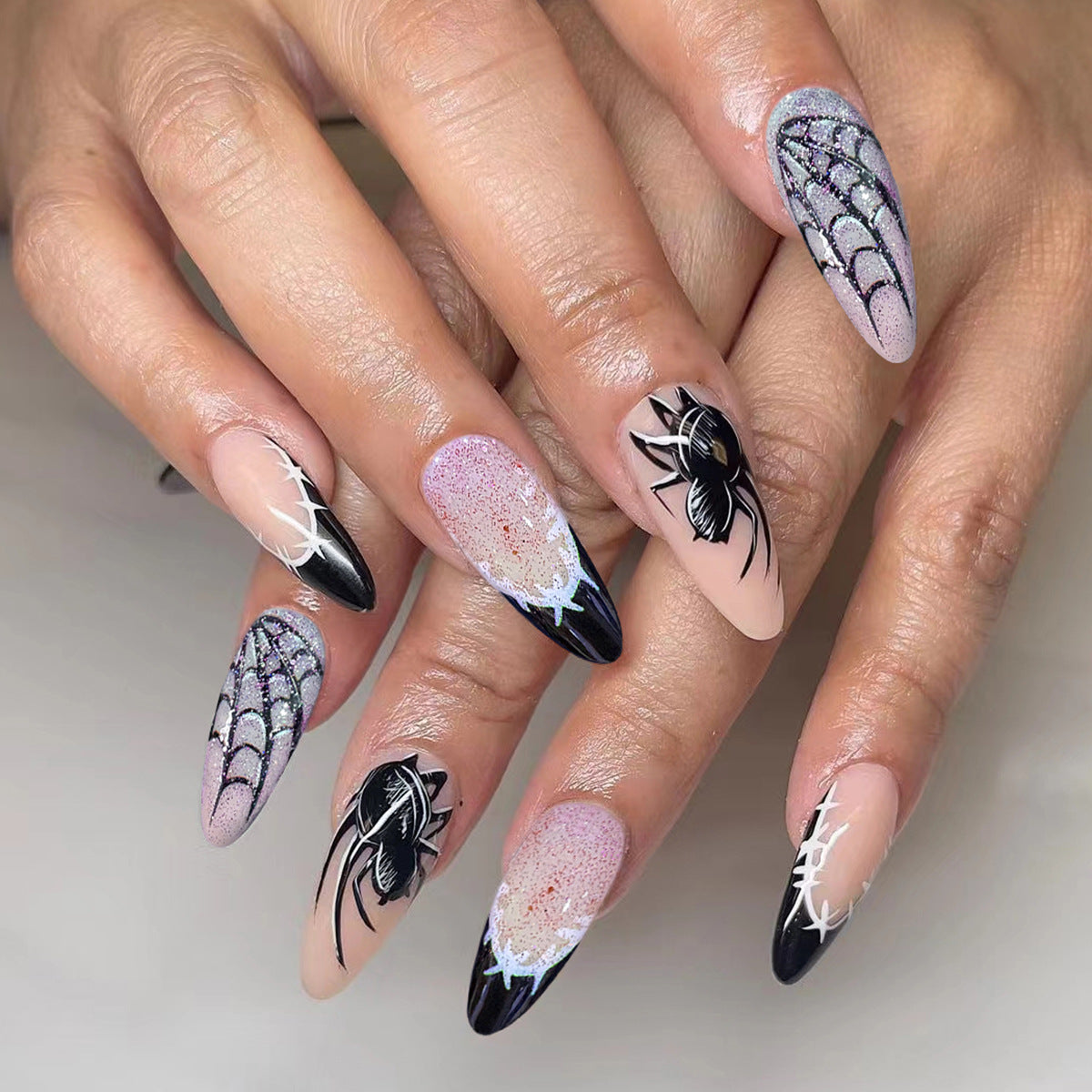 Nail art set with detailed floral designs Acalora