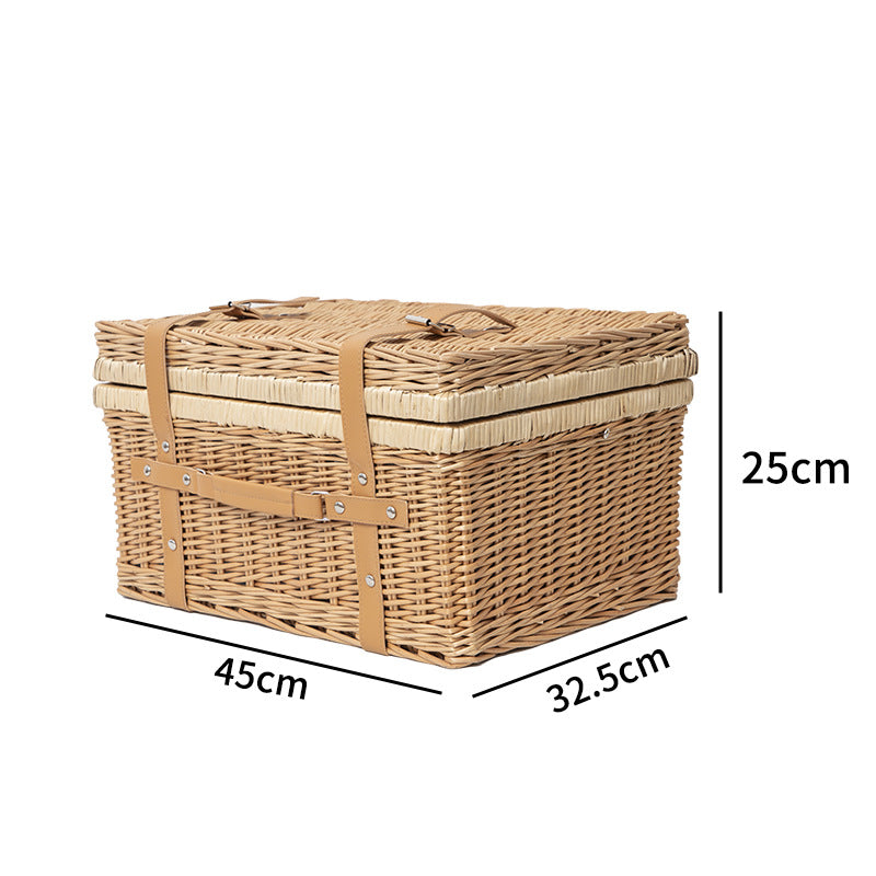 Storage basket with practical lid