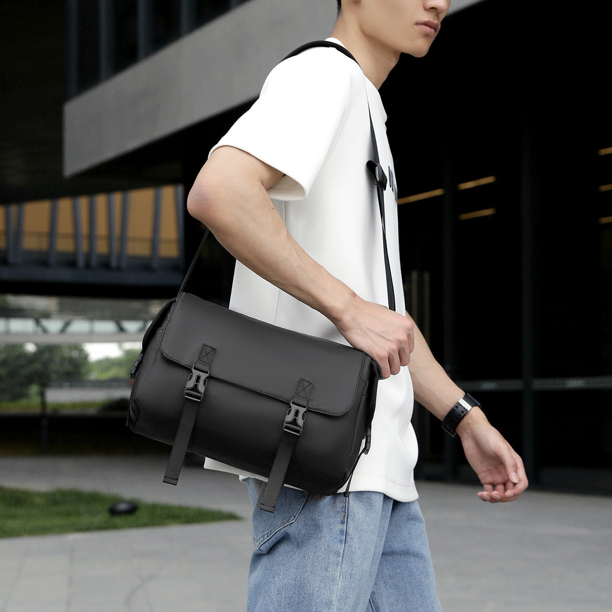 Modern Waterproof Messenger Bag Acalora
