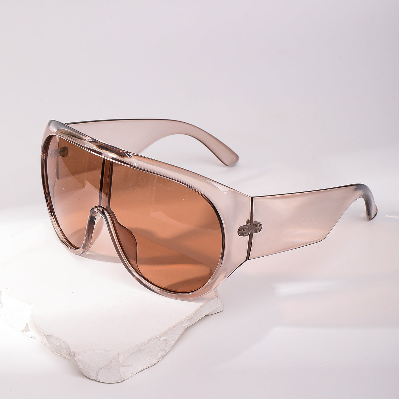 Women's oversized sunglasses in a modern design with UV protection Bowlift