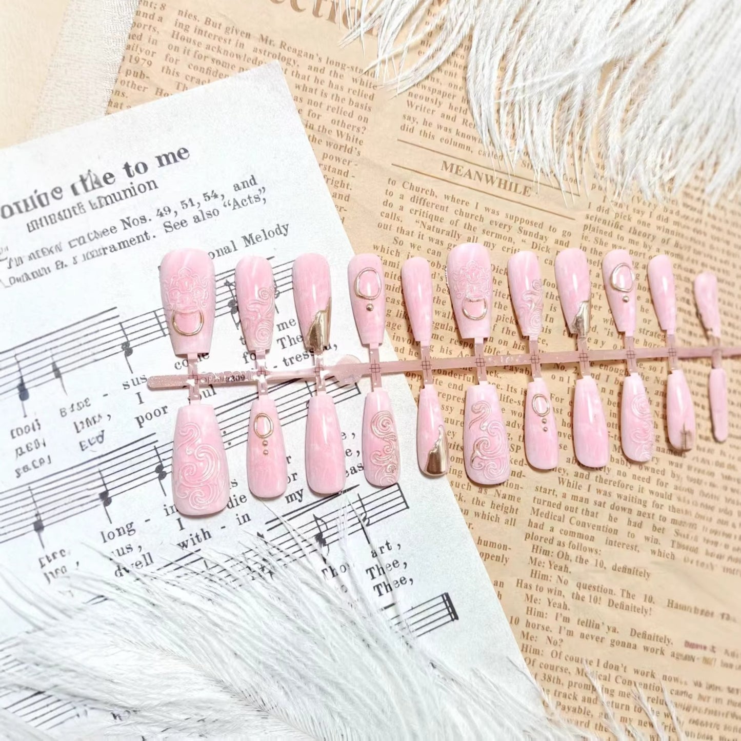 Artificial nails with elegant gold embellishments Acalora