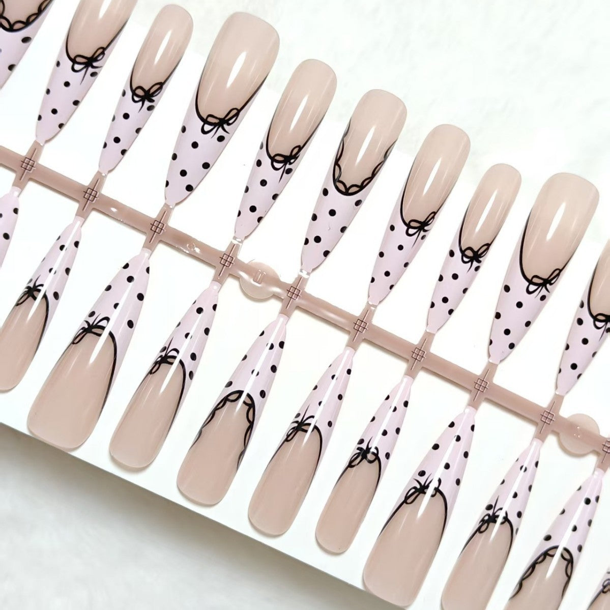 Trendy Nail Art Acalora