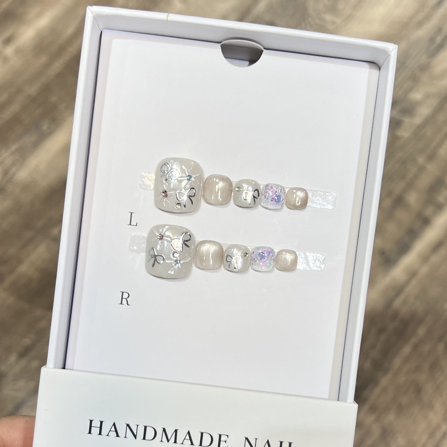 Artistic Press-On Nail Set with Glitter and Floral Design Acalora