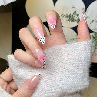 Artificial nails with floral accent and elegant tip Acalora