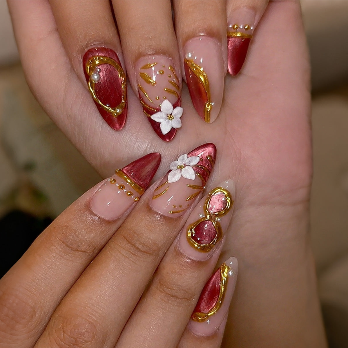 Artistic Press-On Nail Set with Floral and Metallic Accents Acalora