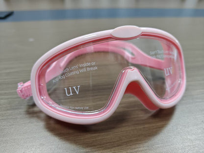 Swimming mask with wide field of vision and UV protection Bowlift