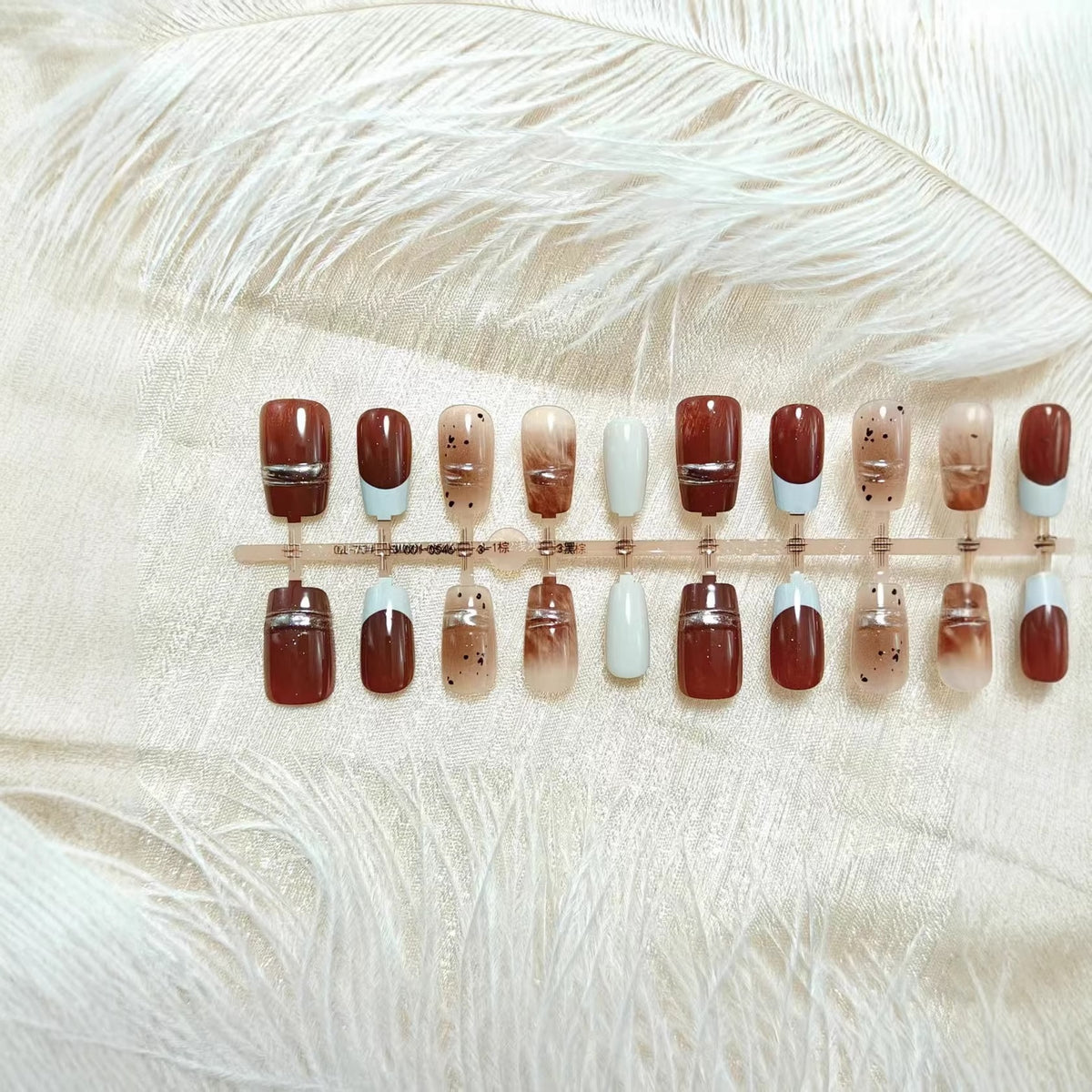 Artificial nails with elegant decorative accents Acalora