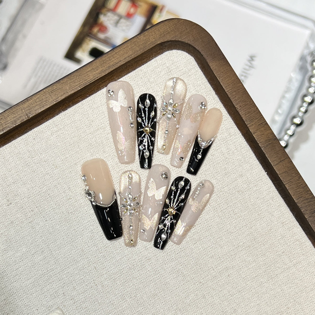 Elegant Butterfly-Inspired Press-On Nail Art Set Acalora