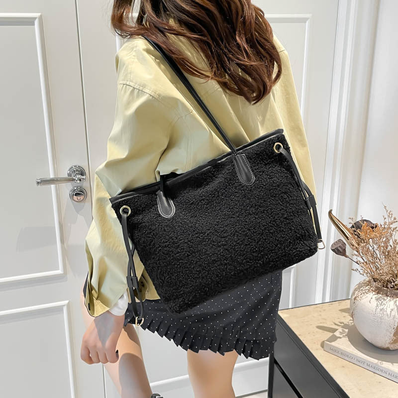Oversized Faux Fur Tote Bag Acalora