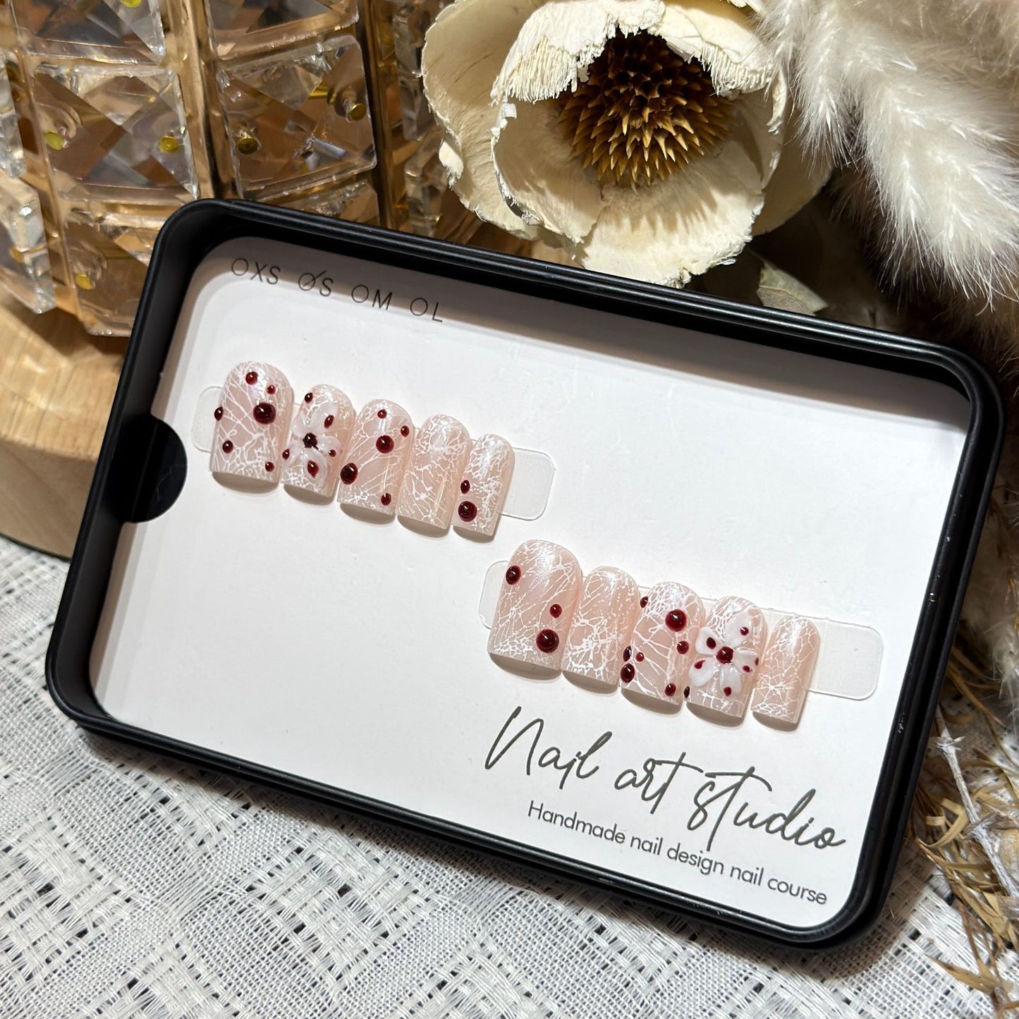 Artistic Press-On Nail Art Set with Unique Design Acalora