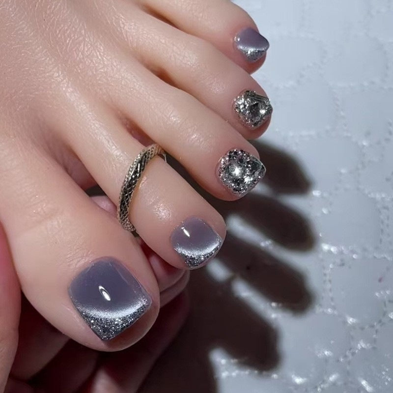 Artificial nails for elegant foot care Acalora