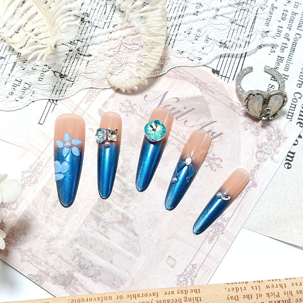 Artificial nails with an elegant glitter and flower design Acalora