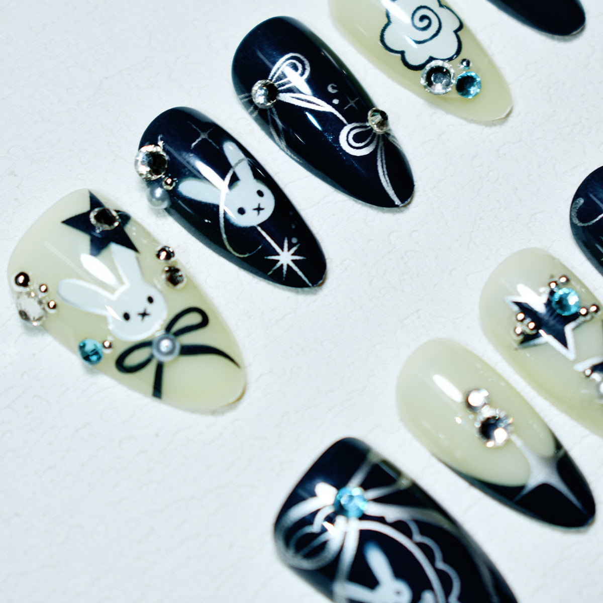 Artistic Themed Press-On Nails Acalora