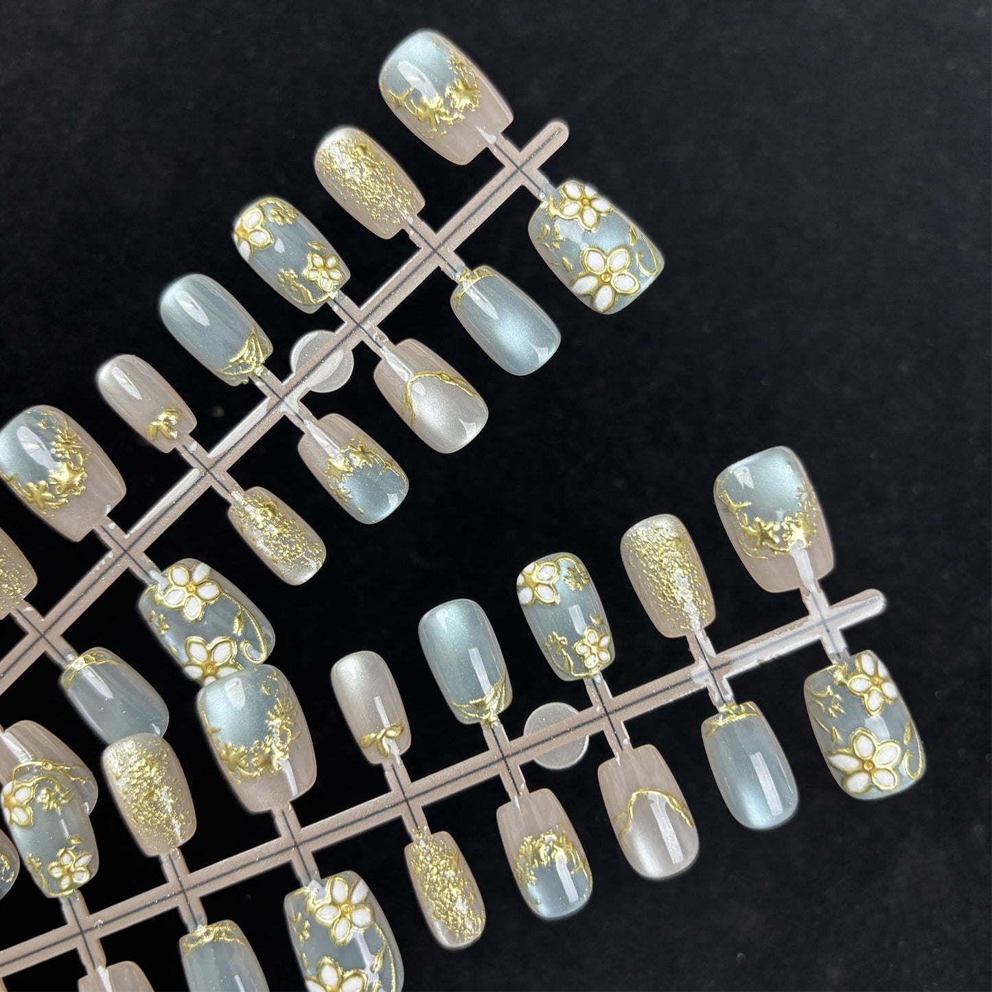 Floral-Themed Press-On Nail Kit Acalora