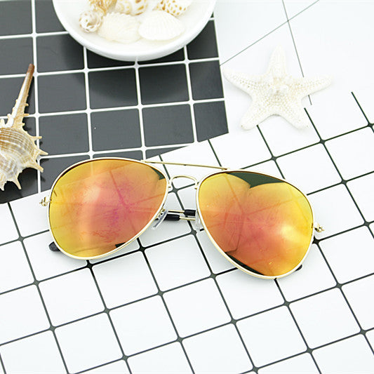 Women's modern pilot sunglasses with color gradient lens design Skanto