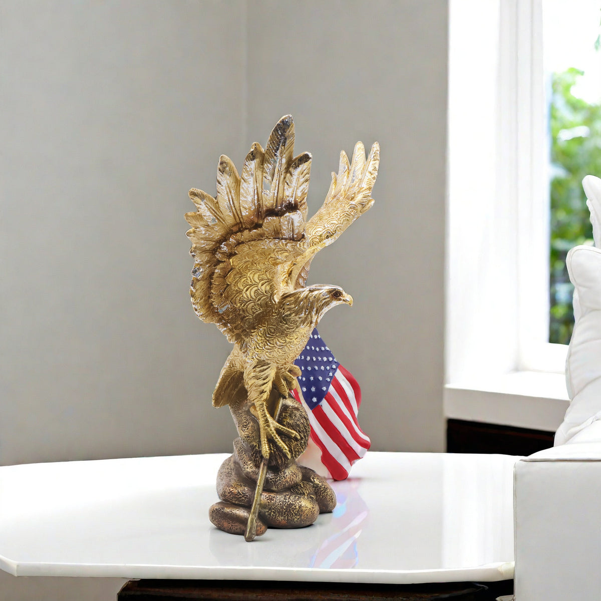 Elegant garden figure with eagle on tree trunk Acalora