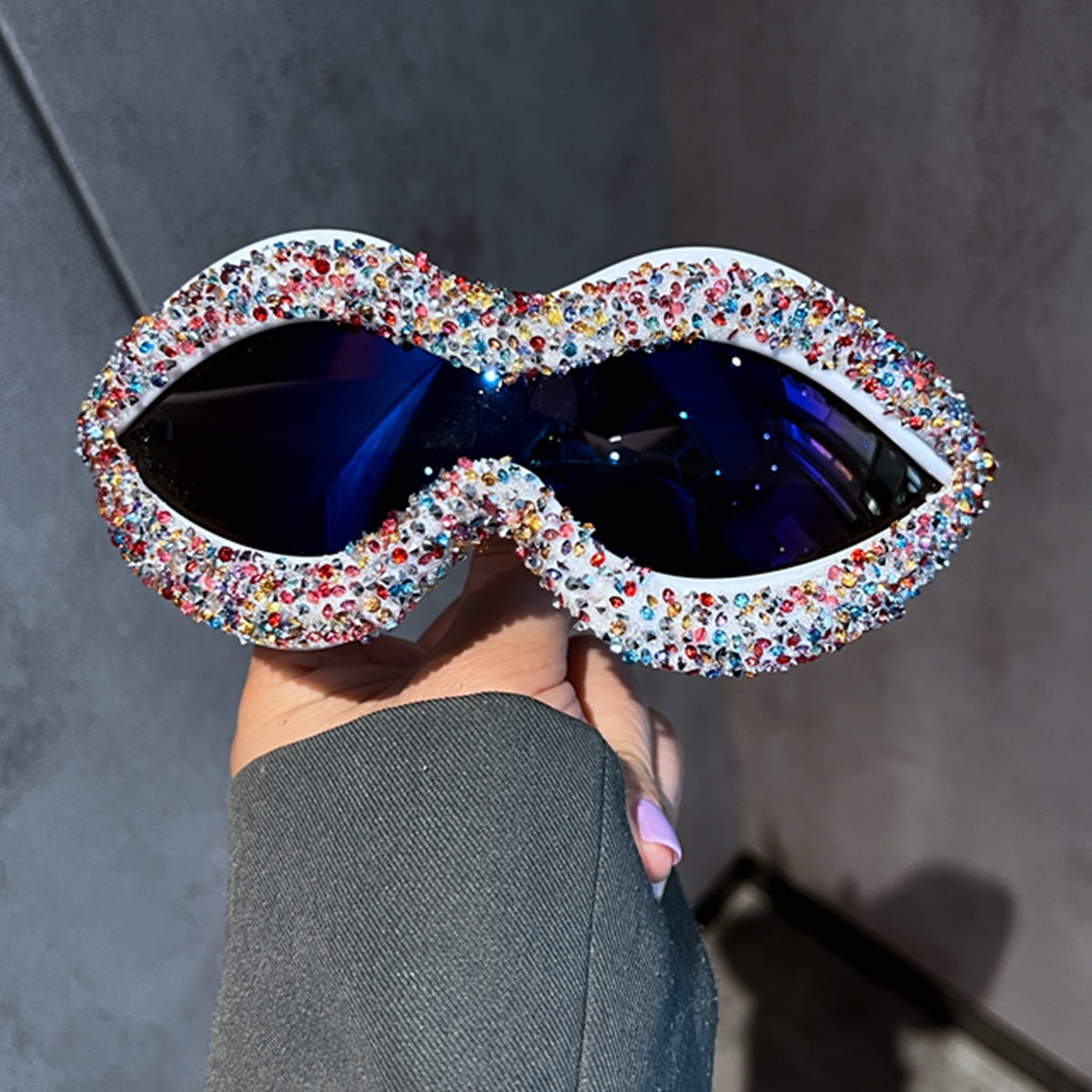 Women statement sunglasses with sparkling crystal embellishments Bowlift