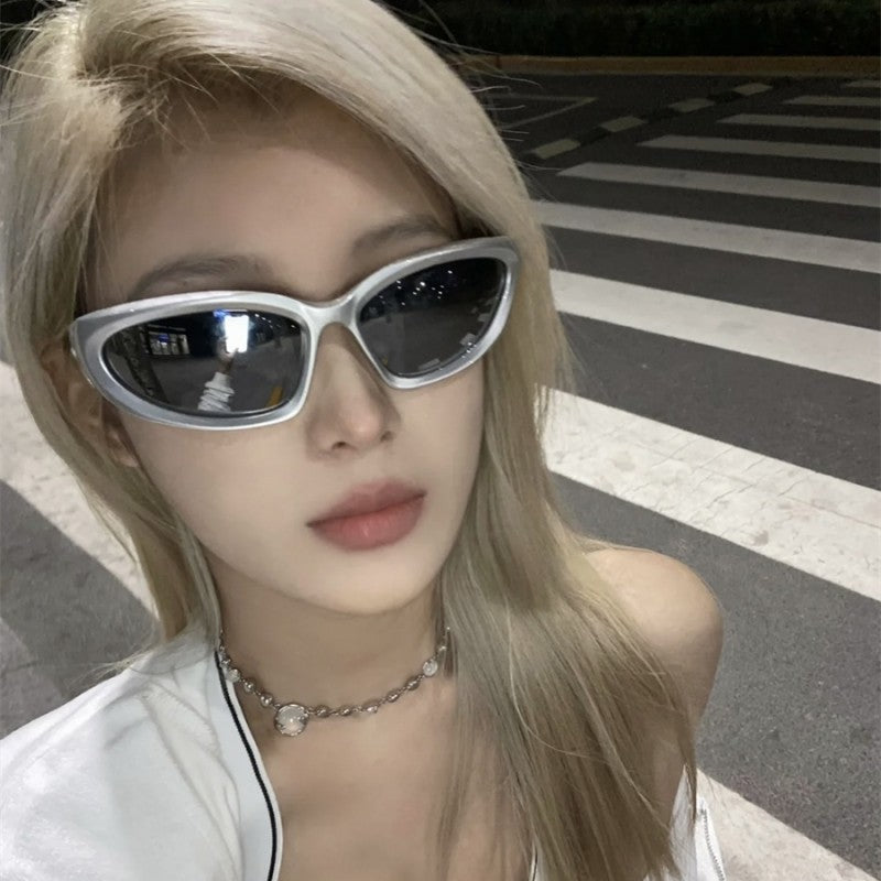 Women's sporty sunglasses with ergonomic design Skanto