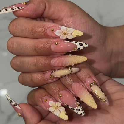 Artificial nail set with floral and golden applications Acalora