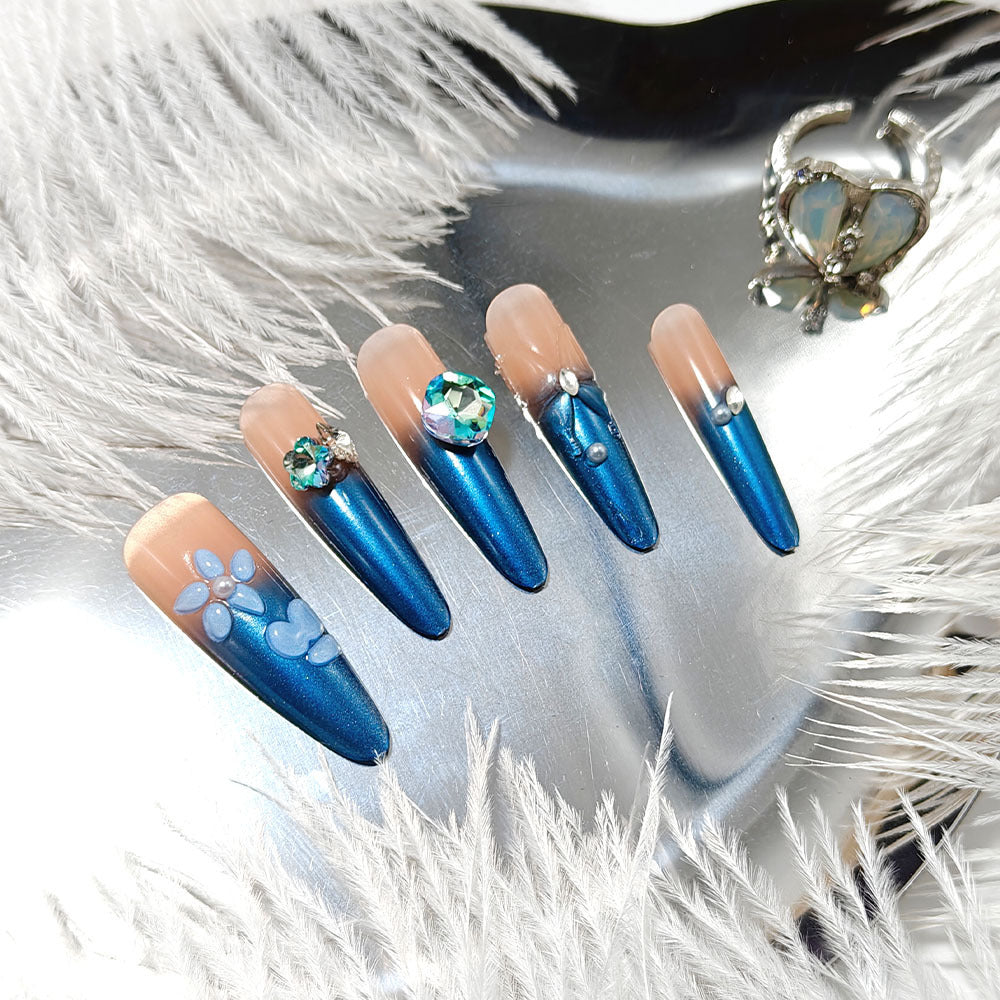 Artificial nails with an elegant glitter and flower design Acalora