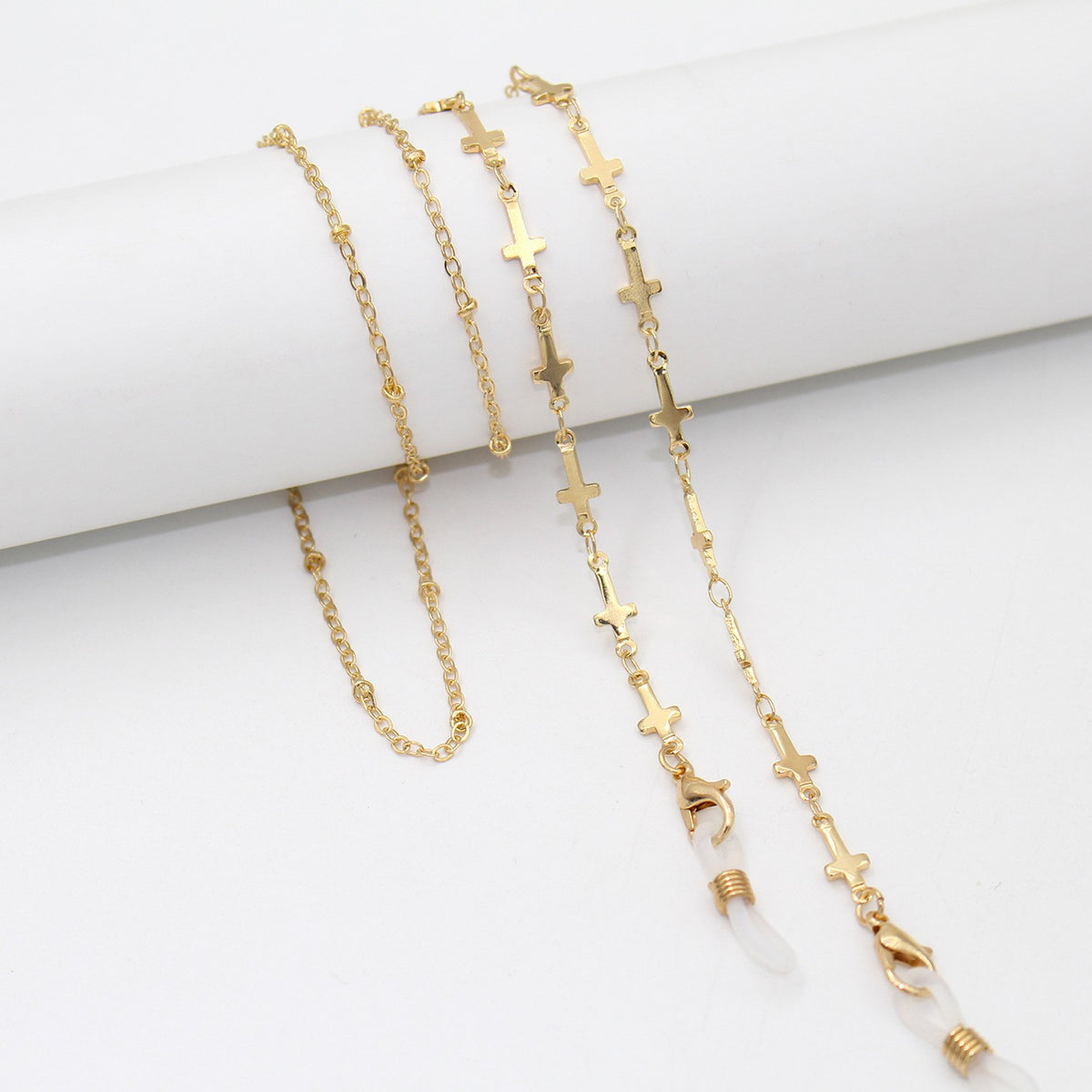 Elegant Cross-Embellished Eyewear Chain Acalora