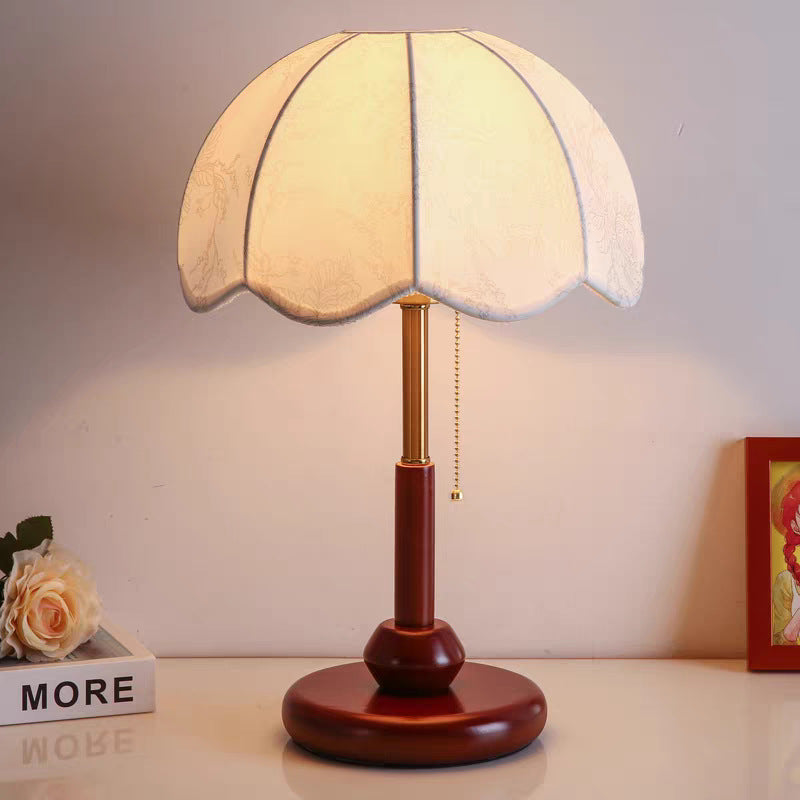 Elegant Floral Design Table Lamp