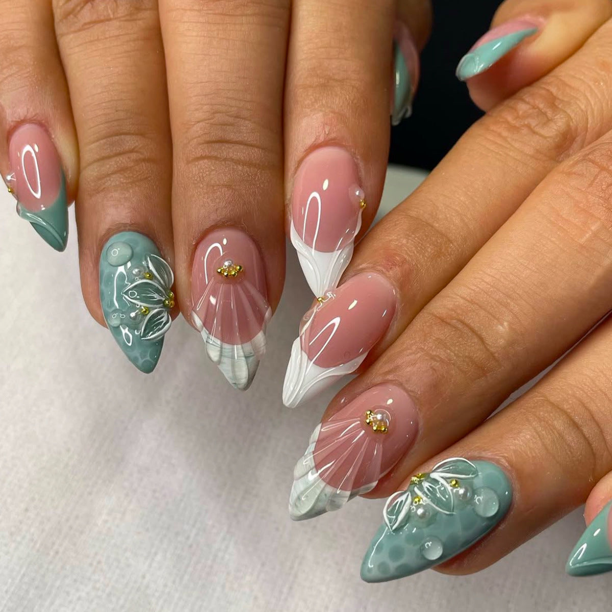 Decorative Floral Stiletto Press-On Nails Acalora