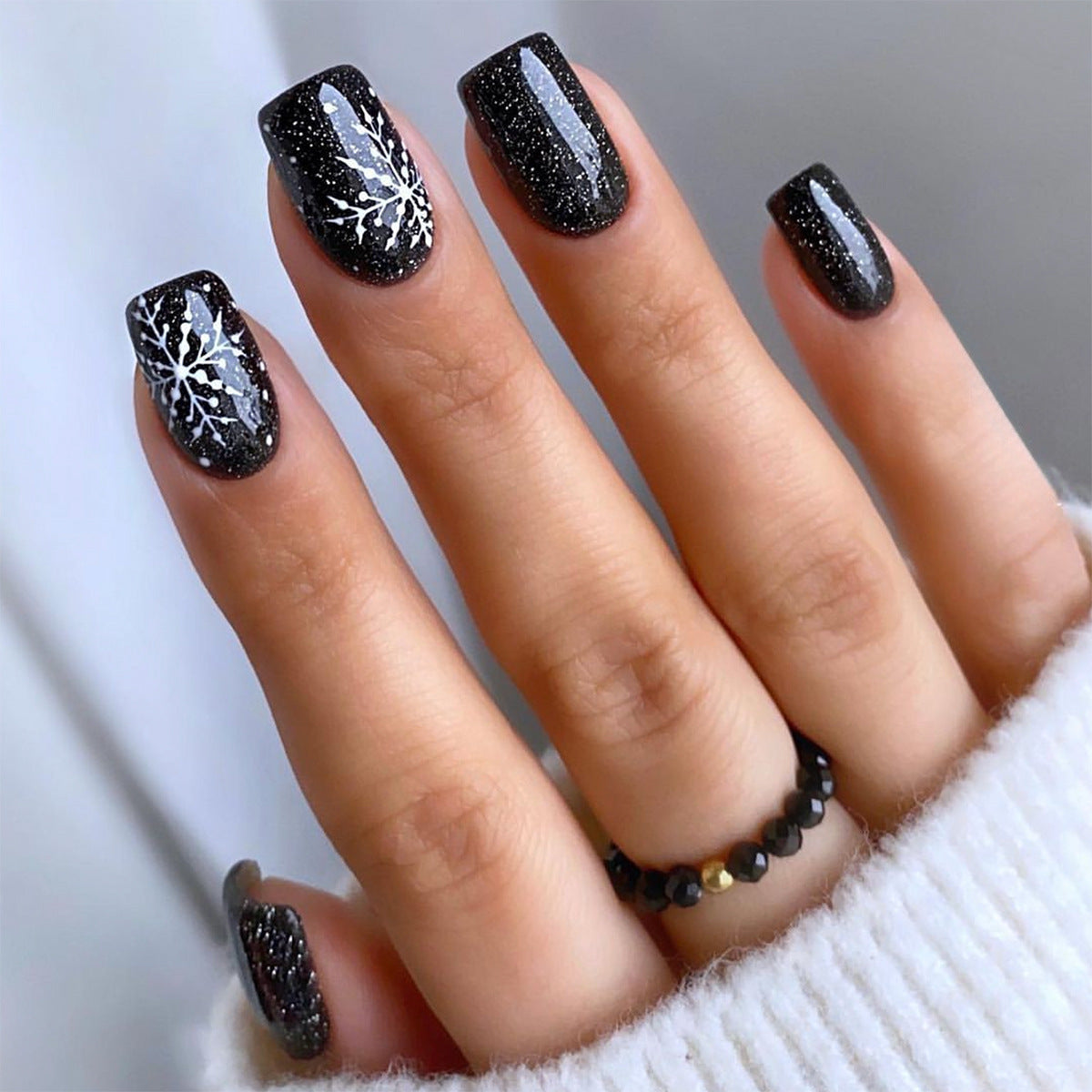 Artistic Press-On Nail Set with Chic Snowflake Design Acalora
