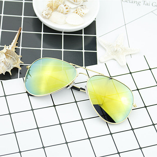 Women's modern pilot sunglasses with color gradient lens design Skanto