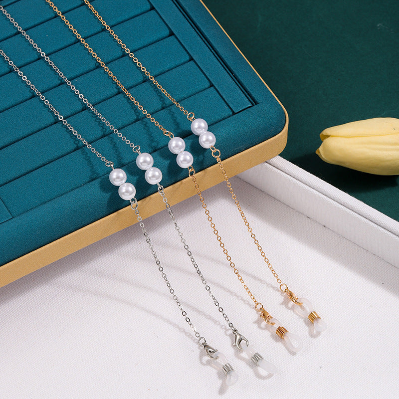 Elegant Eyewear Chain with Pearl Accents Acalora