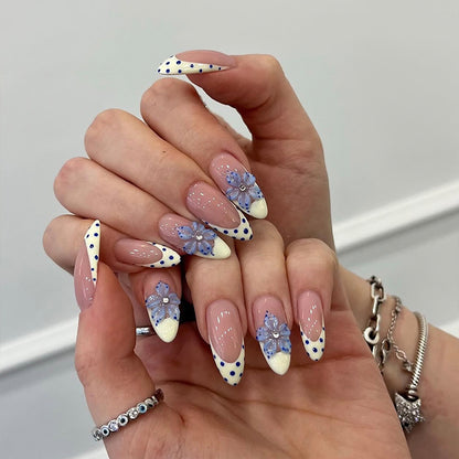 Artificial nail set with glamorous floral designs and creative glitter accents Acalora