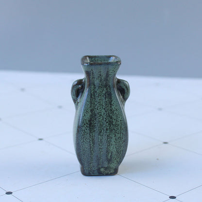 Elegant ceramic vase with artistic design Acalora