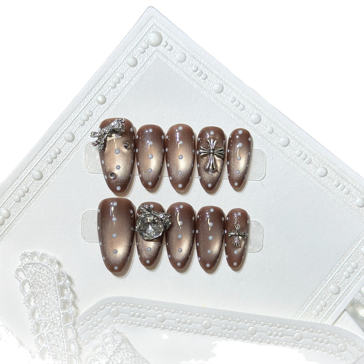 Elegant Press-On Nail Art Set with Distinctive Metallic Accents Acalora