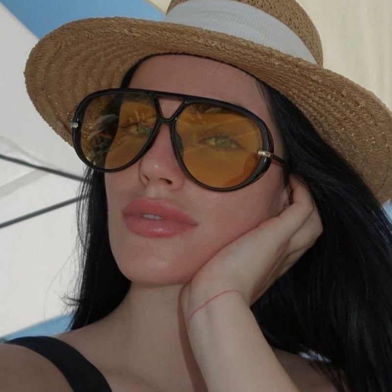 Women Oversized Sunglasses in fashionable Retro Design Bowlift