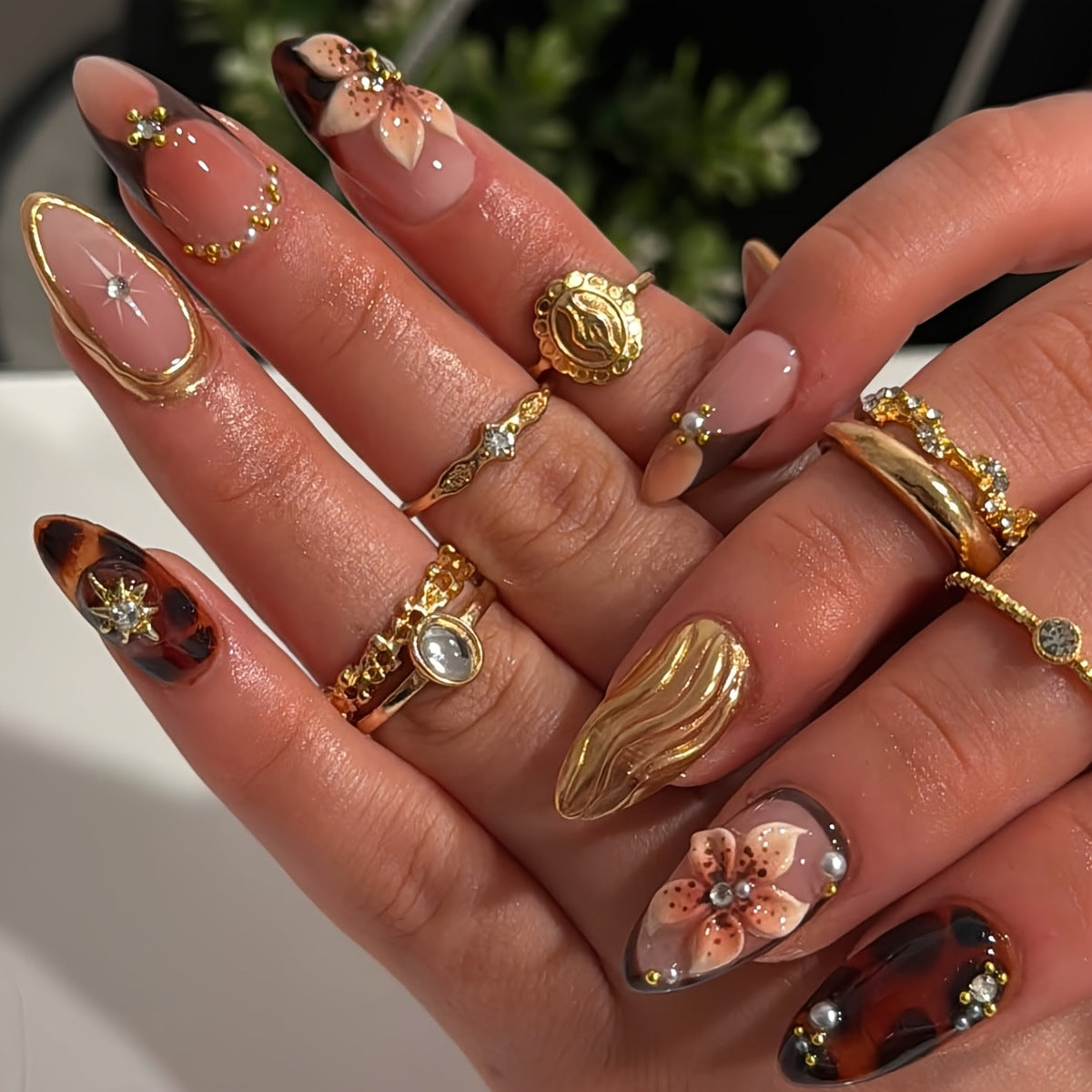 Artistic Floral Accent Press-On Nail Set Acalora
