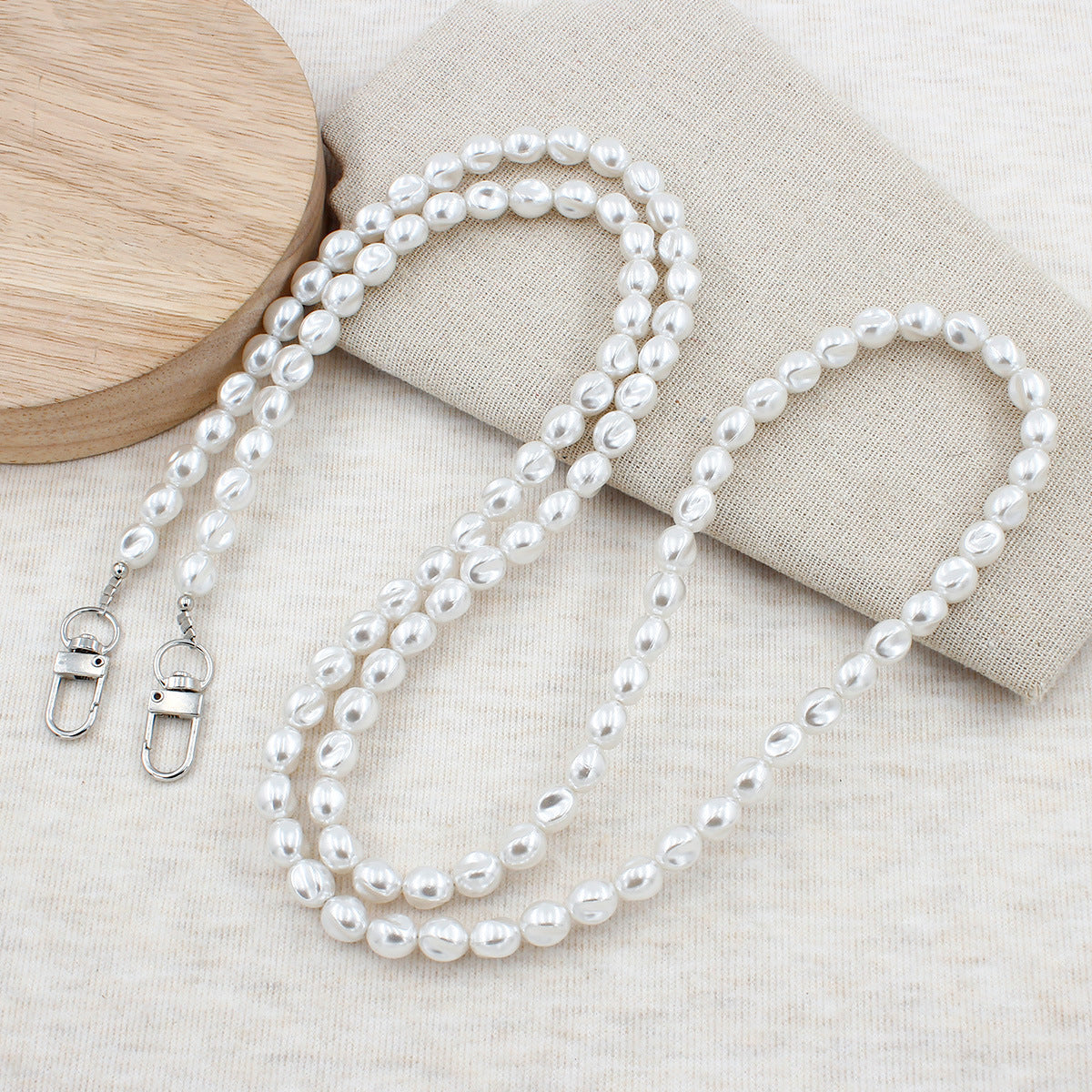 Elegant Pearl Eyewear Chain Acalora