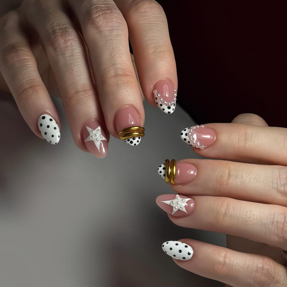Custom-designed artificial nails with 3D applications Acalora