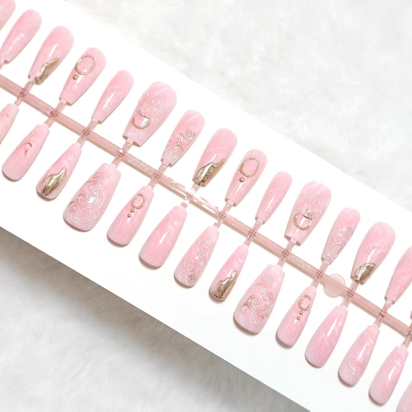 Artificial nails with elegant gold embellishments Acalora