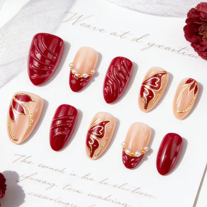 Artificial nail set with filigree golden decorations and romantic heart details Acalora