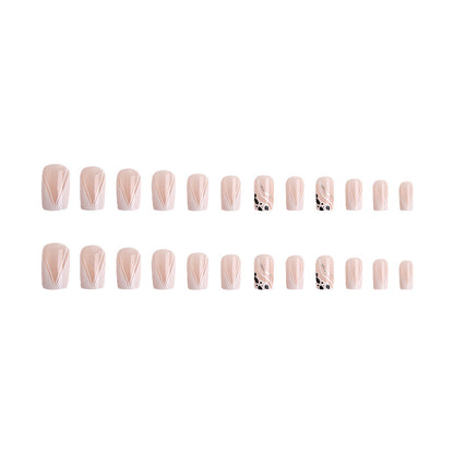 Artificial nail set with geometric accents and elegant design Acalora