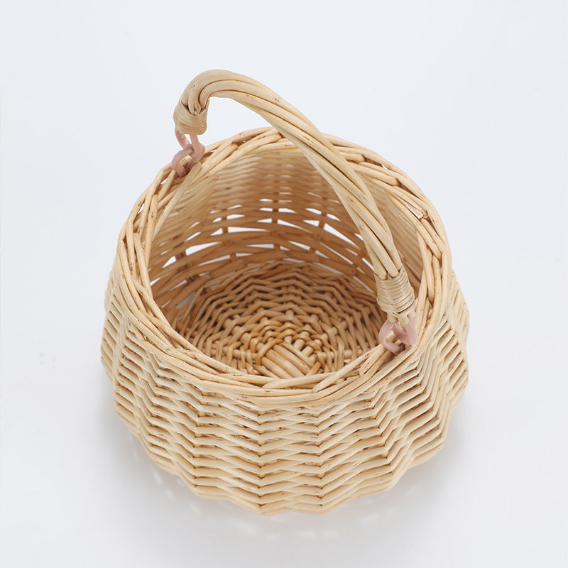 Handcrafted basket made of natural wicker Acalora