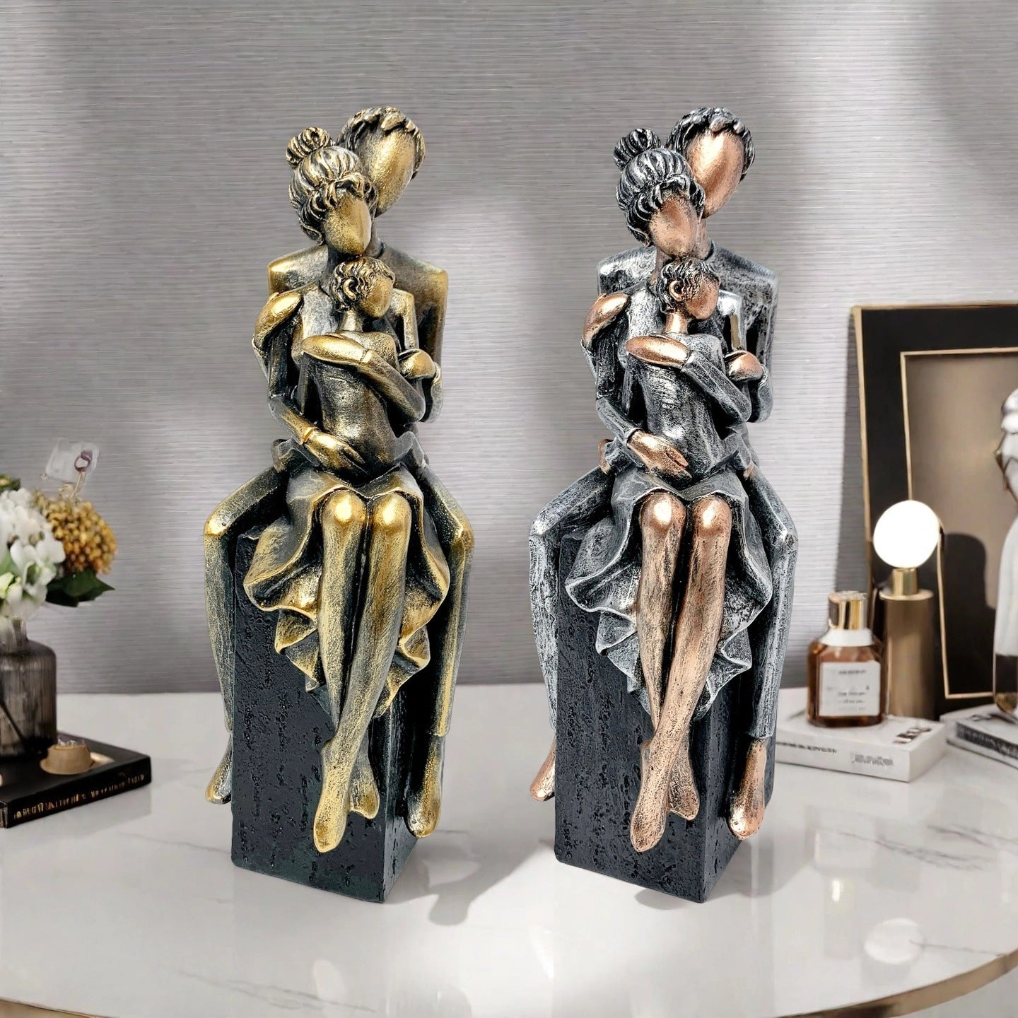 Elegant sculpture of a romantic couple Acalora