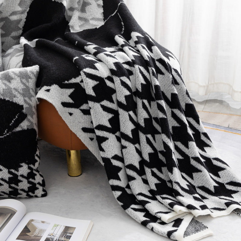 Modern Houndstooth Pattern Throw Blanket