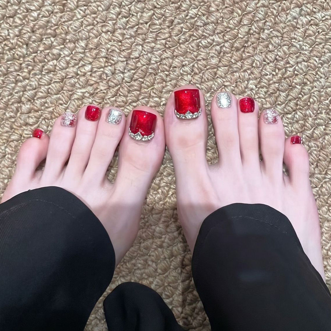 Glamorous Press-On Nail Set with Sparkling Rhinestone Accents Acalora