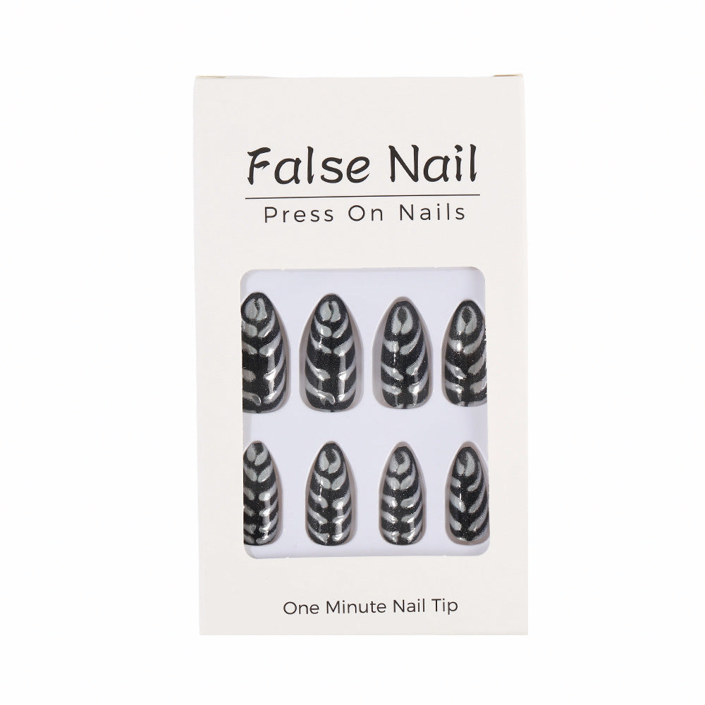Stylish striped pattern artificial nails Acalora