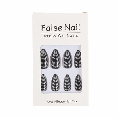 Stylish striped pattern artificial nails Acalora