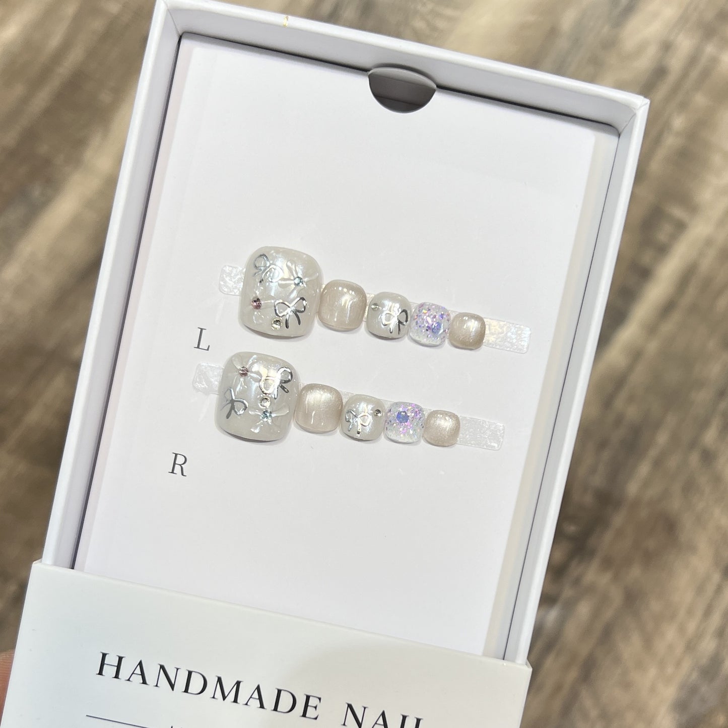 Artistic Press-On Nail Set with Glitter and Floral Design Acalora